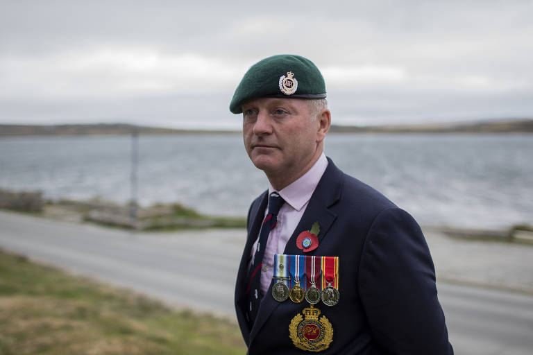 O britânico Gary Platts, 59, veterano da guerra entre Argentina e Reino Unido pelo controle das ilhas Falklands, em Stanley