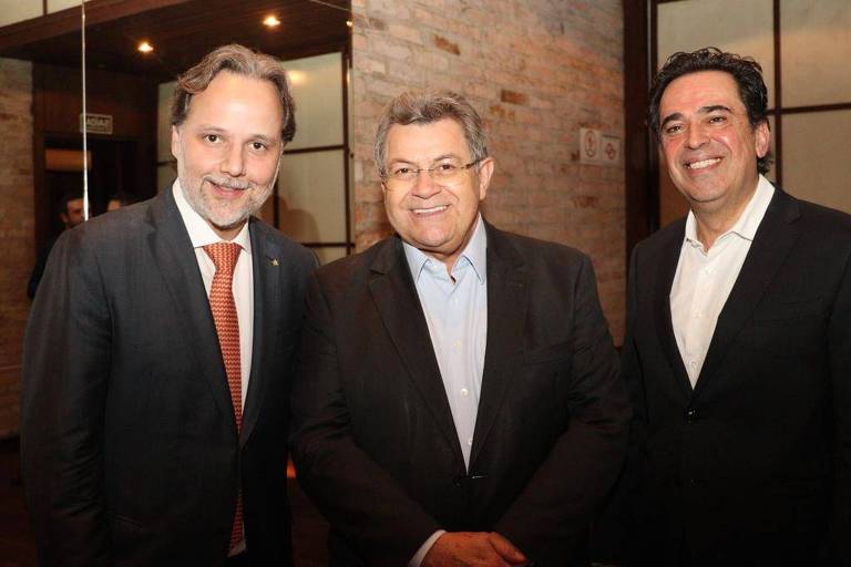 1ª.DEZ.2022 Os advogados Marco Aurélio de Carvalho e Miguel Pereira Neto e o deputado estadual de São Paulo Emidio de Souza (PT) durante jantar em homenagem à advogada Daniela Teixeira, no restaurante Cantaloup, em São Paulo