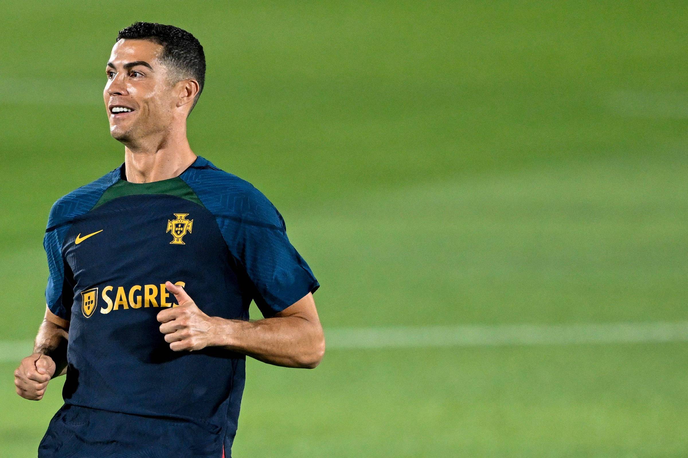 Cristiano Ronaldo marca 3 vezes na Arábia Saudita e chega a 8