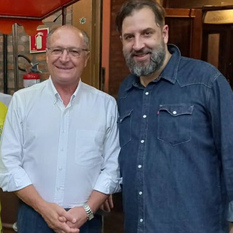 O vice-presidente eleito, Geraldo Alckmin, prestigia o aniversário do sociólogo Fernando Guimarães 
