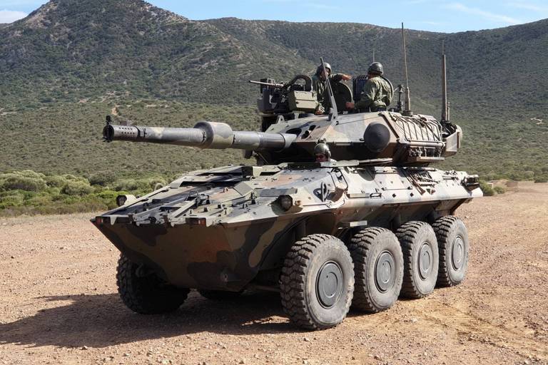O veículo militar blindado, Centauro II, que seria comprado pelo Exército