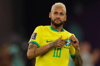 Neymar, da seleção brasileira, comemora seu gol