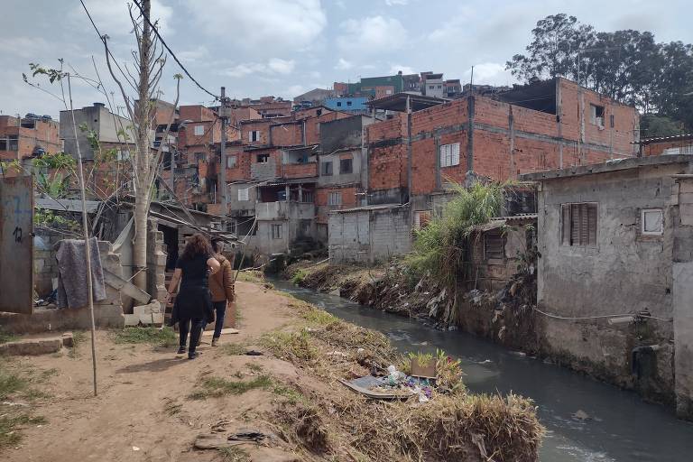 Moradores da favela do Caboré reclamam de desassistência