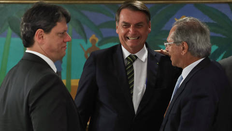 (Brasília - DF, 30/07/2019) Presidente da República, Jair Bolsonaro com o  ministro da economia Paulo Guedes e o mnistro da infraestrutura Tarcísio de Freitas durante 17ª Reunião do Conselho de Governo. 
Foto: Marcos Corrêa/PR