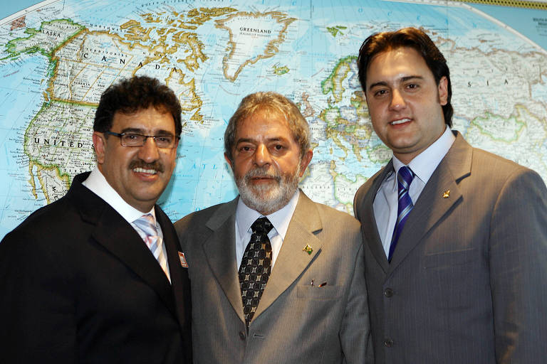 Em foto de 2007, Ratinho, o presidente Lula e Ratinho Junior
