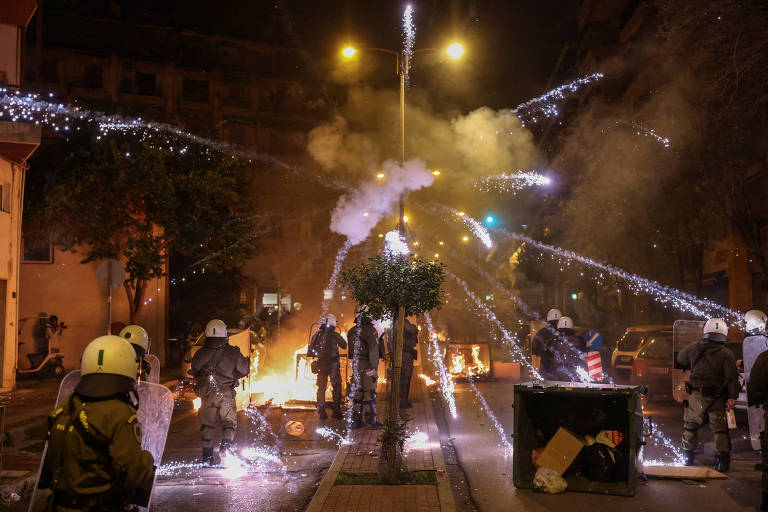 Grécia registra confrontos em manifestações contra violência policial