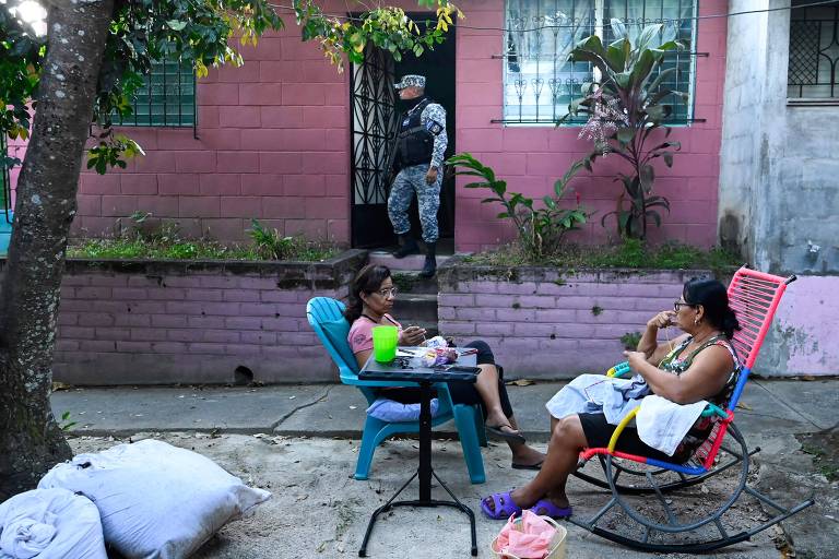 El Salvador comete violações generalizadas de direitos humanos em guerra às drogas, diz ONG