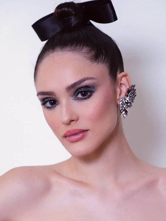 Imagens da atriz Isabelle Drummond