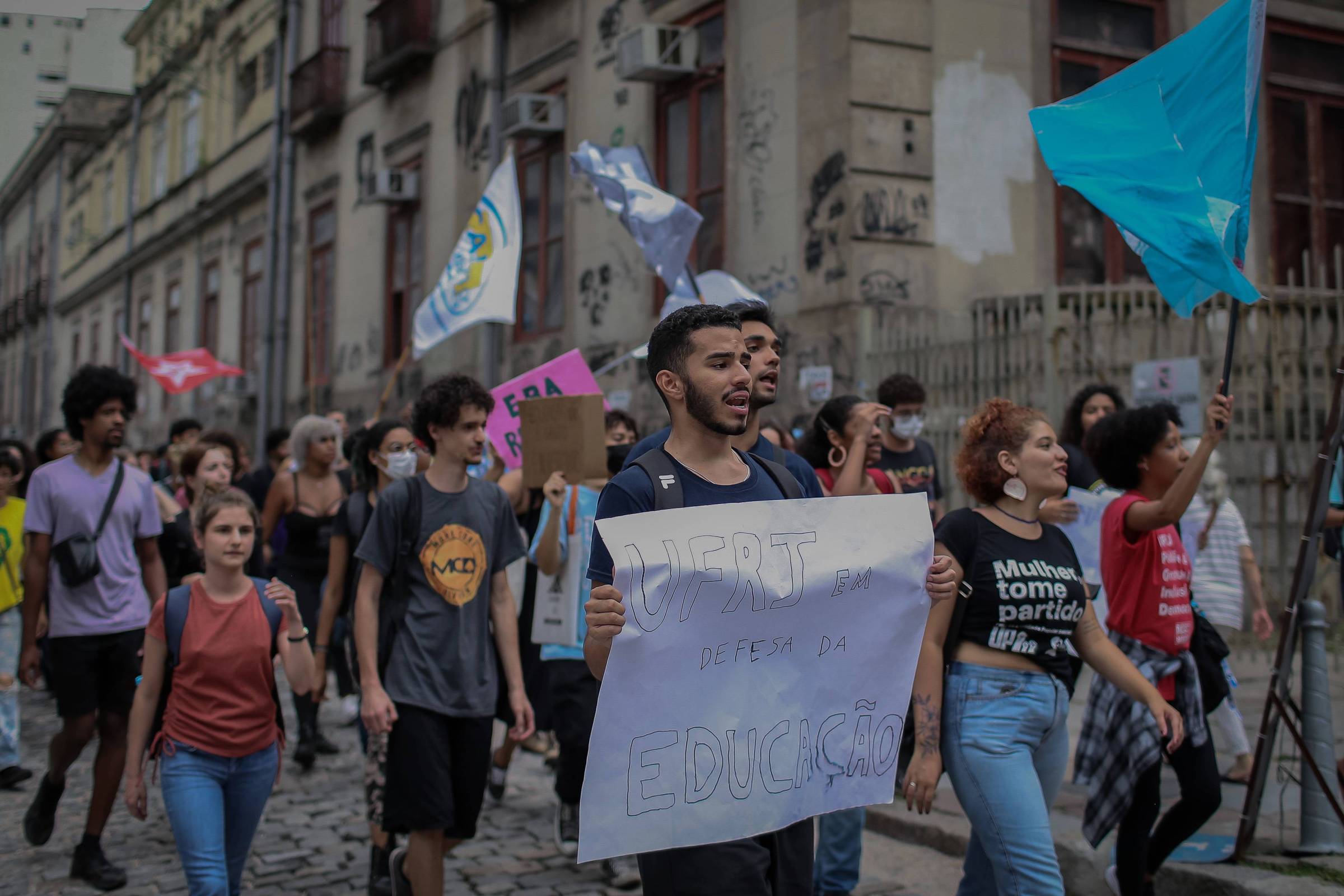 Universidades falam em 'momento mais dramático' e não têm como pagar nem combustível