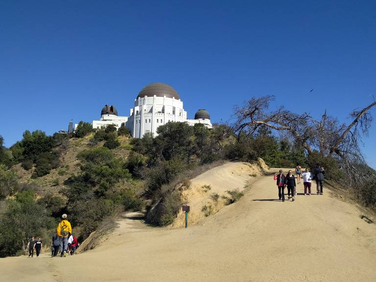 Perto dos 100 anos, letreiro de Hollywood passa por reforma