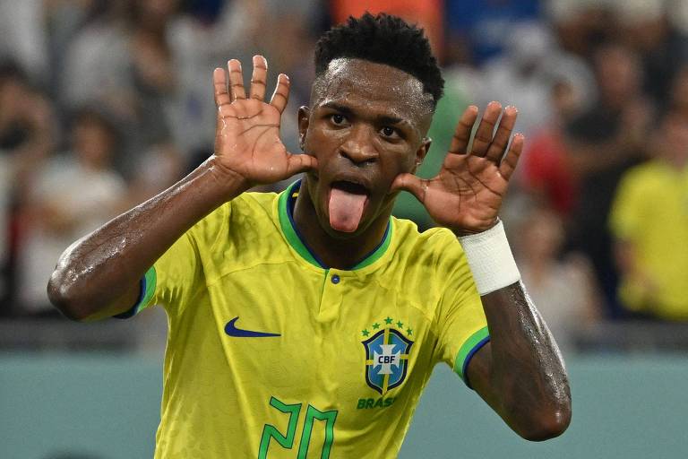Vinicius Junior mostra a língua em comemoração de gol