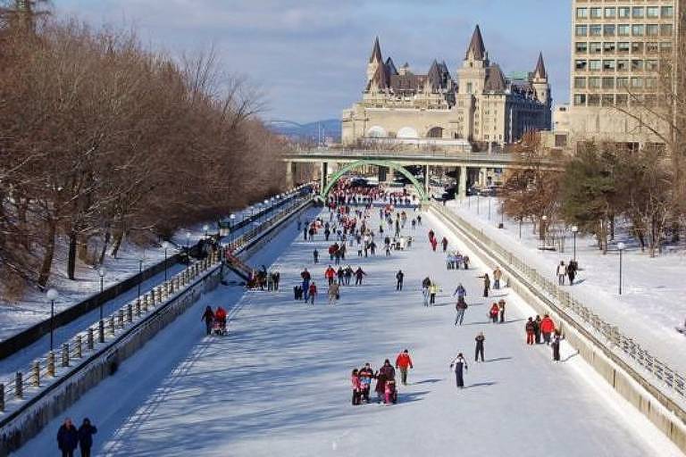 Canal Rideau, em Ottawa, vira uma pista de patinação