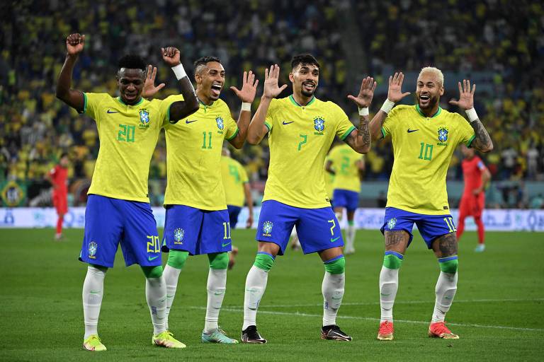 Vinicius Junior, Raphinha, Paquetá e Neymar dançam em campo