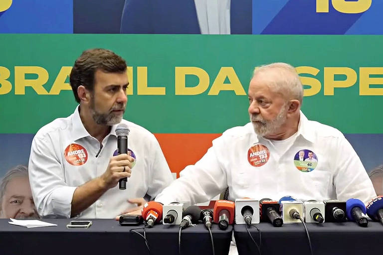 O ex-presisente e candidato pelo PT, Lula, concede uma entravista coletiva ao lado de  Marcelo Freixo(PT) no  Rio de Janeiro.