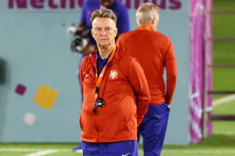 Copa 'começa de verdade amanhã', diz técnico da Holanda sobre jogo contra Argentina
