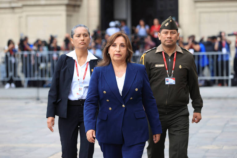 Castillo tem prisão preventiva decretada no Peru, e Dina diz que não rejeita antecipar eleição