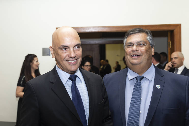O ministro do STF (Supremo Tribunal Federal) Alexandre de Moraes e o governador do Maranhão, Flávio Dino (PSB), em sessão solene do TRF-3 (Tribunal Regional Federal da Terceira Região), na Sala São Paulo, centro da capital paulista