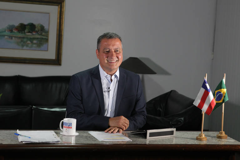 Dentro do PT, Rui Costa (PT) visto como um político mais à direita, e é fortemente criticado por setores do partido na condução de políticas nas áreas de meio ambiente e da segurança pública