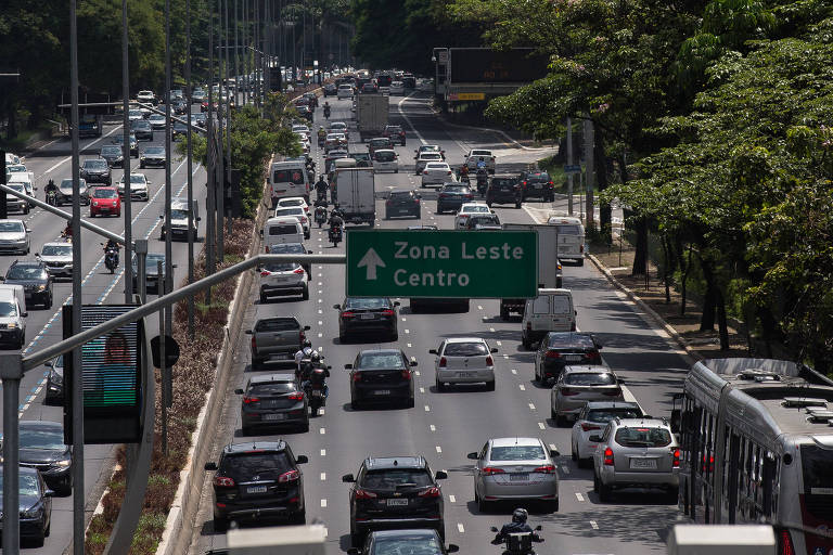 Rodízio de veículos volta a valer em São Paulo nesta segunda (8)