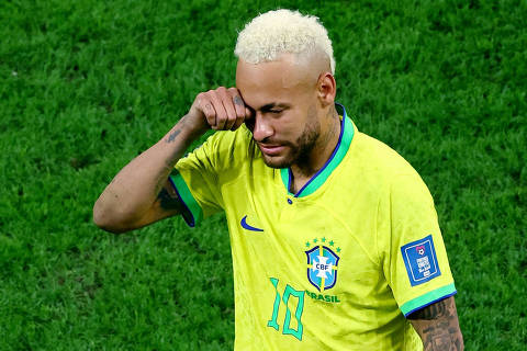 Soccer Football - FIFA World Cup Qatar 2022 - Quarter Final - Croatia v Brazil - Education City Stadium, Doha, Qatar - December 9, 2022 Brazil's Neymar looks dejected after being eliminated from the World Cup REUTERS/Lee Smith     TPX IMAGES OF THE DAY