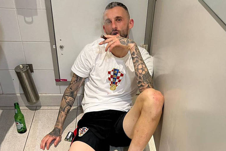 Brozovic, da Sérvia, posta foto fumando após jogo da Croácia na Liga das Nações