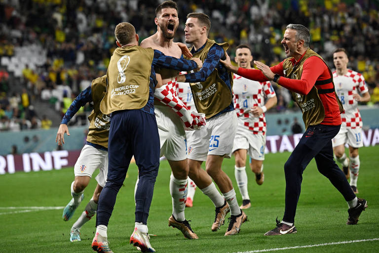 Bruno Petkovic arranca a camisa na comemoração do seu gol, que empatou o duelo contra o Brasil, levando para a cobrança de pênaltis