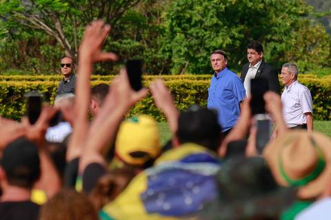 Silêncio e ambiguidade de Bolsonaro alimentaram clima golpista nas redes após eleição de Lula
