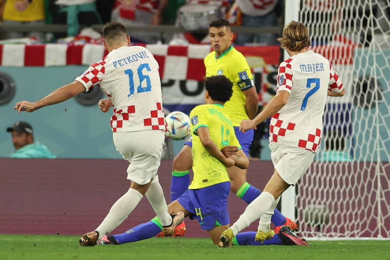 Argentina derrota a Croácia por 3x0 e garante vaga na final da Copa - Folha  PE