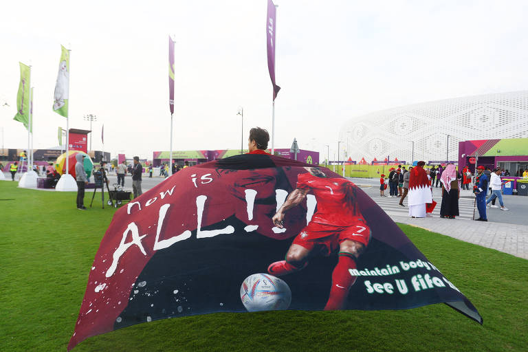 Fifa apresenta a Al Hilm, bola oficial das finais da Copa - 11/12/2022 -  Esporte - Folha