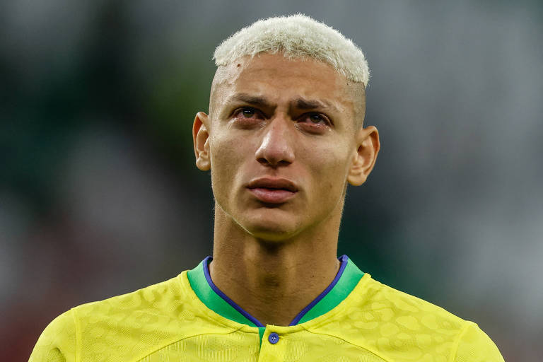 Copa do Mundo: Richarlison pede desculpas por derrota e diz que momento é de 'lamber as feridas'