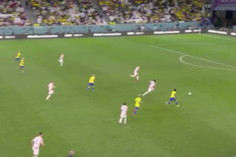 Brasil tinha seis jogadores no ataque quando levou o gol de empate