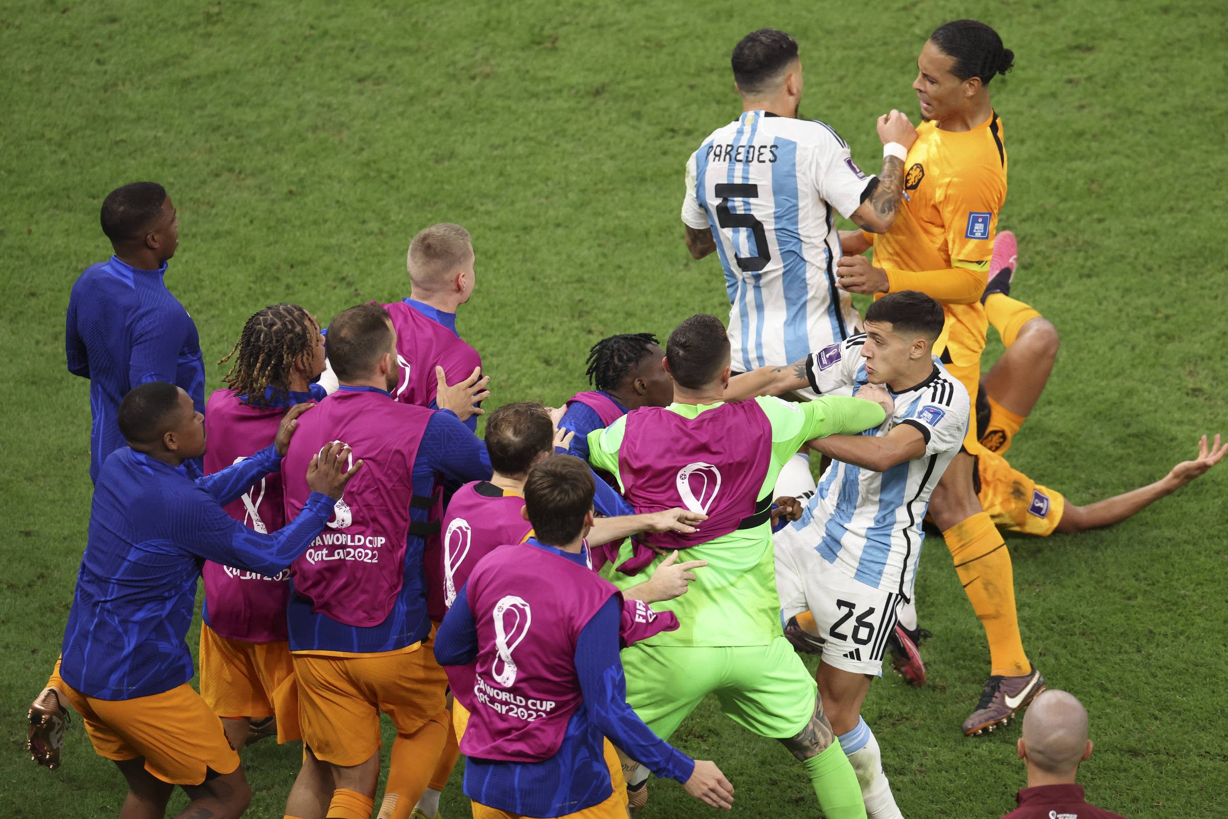 Argentina x Holanda: jogadores se desentendem em campo e iniciam tumulto