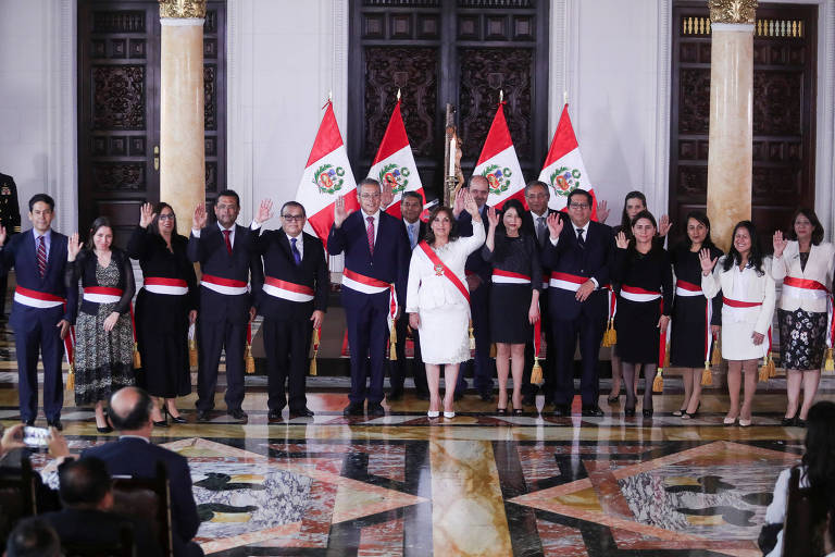 Nova presidente do Peru nomeia gabinete e tenta aliviar pressão de protestos