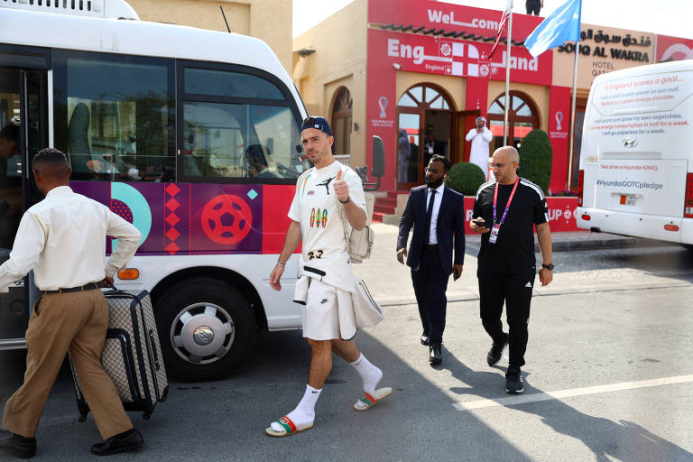 Seleção inglesa deixa o Qatar após derrota para a França; veja fotos de hoje