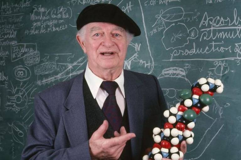Linus Pauling, cientista americano ganhador de dois prêmios Nobel (Química, em 1954; Paz, em 1962), foi pioneiro da química moderna com suas descobertas sobre a natureza das ligações químicas e a estrutura molecular da matéria