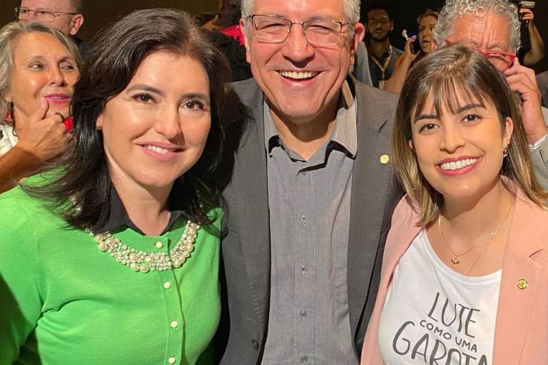 O então deputado federal Alexandre Padilha (PT) ao lado de Simone Tebet (MDB) e Tabata Amaral (PSB)  