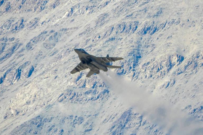 Caça MiG-29 da Força Aérea Indiana em patrulha na região disputada de Ladakh