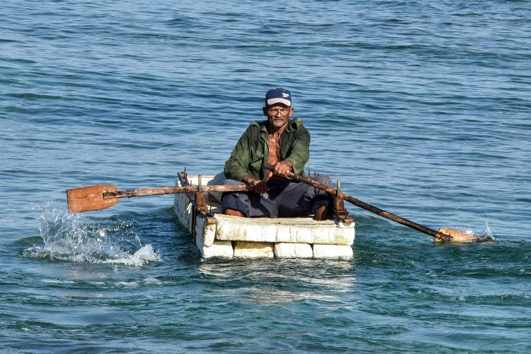 Cuba vê maior onda de êxodos em 50 anos ameaçar futuro da ilha