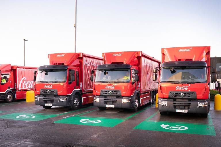 Caminhões elétricos da Coca-Cola, fabricados pela Renault Trucks, usados na Bélgica