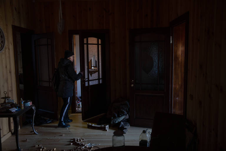A gerente de obras Miroslava encontra sua casa em Sviatohirsk danificada; objetos foram furtados
