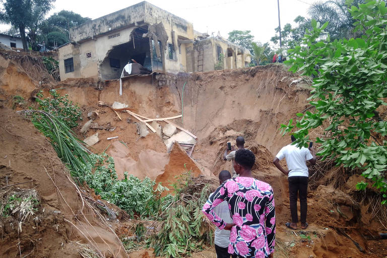 Fortes chuvas causaram inundações e deslizamentos de terra nos arredores de Kinshasa, na República Democrática do Congo