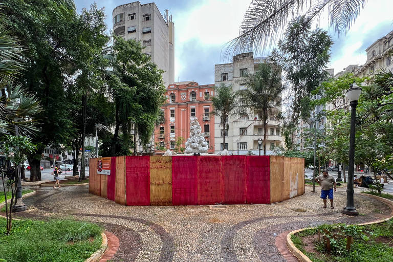 Praça em situação de penúria no centro de São paulo