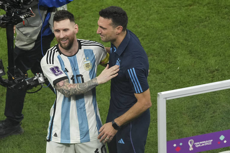 Messi e Scaloni após o jogo desta terça-feira