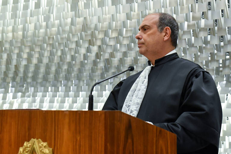 Se existem múltiplos recursos com o mesmo fundamento legal, o STJ pode determinar que ocorra a suspensão dos processos e julgar um recurso que represente a questão