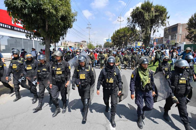 Peru declara estado de emergência em meio a protestos após tentativa de golpe