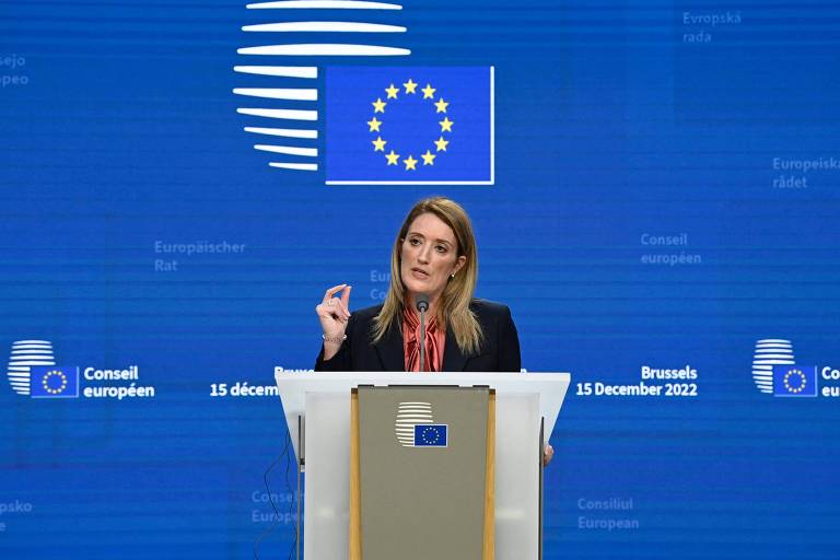 A presidente do Parlamento Europeu, Roberta Metsola, participa de entrevista coletiva durante cúpula da União Europeia, em Bruxelas