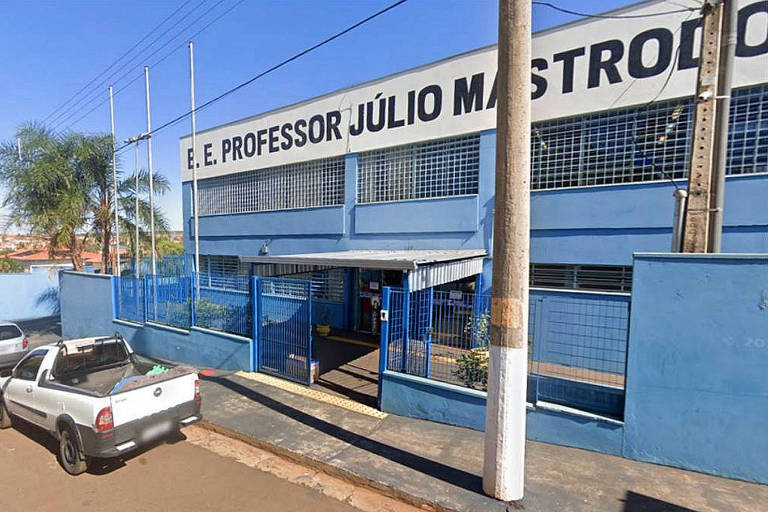 Escola estadual Professor Júlio Mastrodomênico, em Ipaussu (SP), que foi invadida
