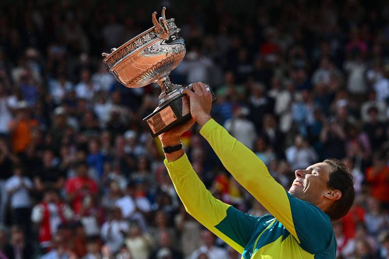 Rafael Nadal ergue seu 14º troféu do Torneio de Roland Garros; na carreira, ele já soma o recorde de 22 Grand Slams