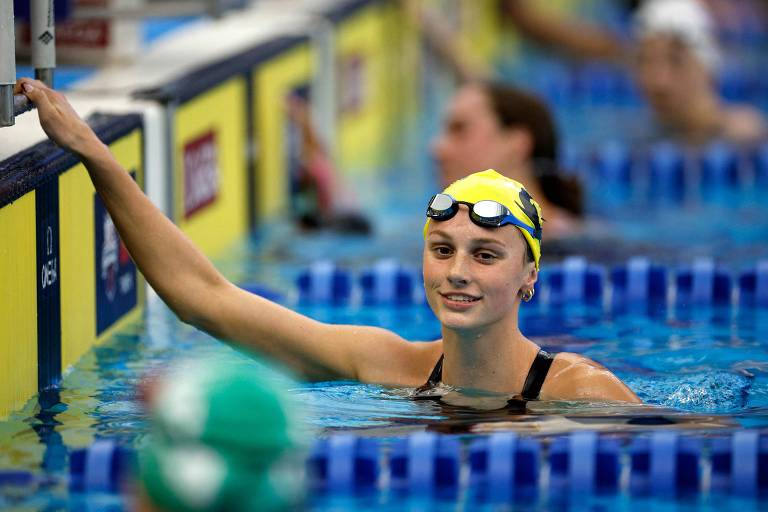A canadense Summer McIntosh é a mais nova revelação da natação mundial; aos 15 anos, ela venceu duas provas no Campeonato Mundial de Greensboro (EUA)
