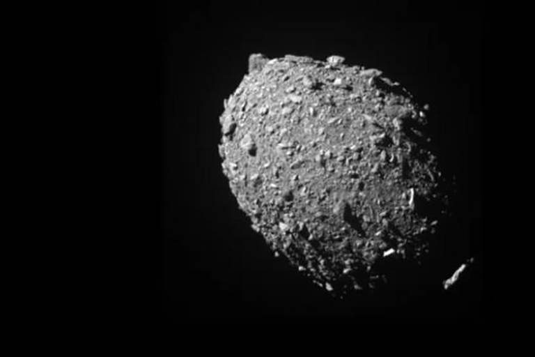 Nasa: impacto de sonda em asteroide espalhou mil toneladas de rocha pelo espaço